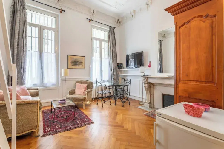 Charming Duplex With 1 Bedroom