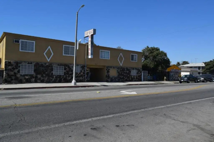 Top Hat Motel