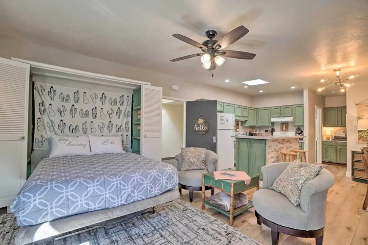 Williams Studio on Famous Route 66 With Fireplace!