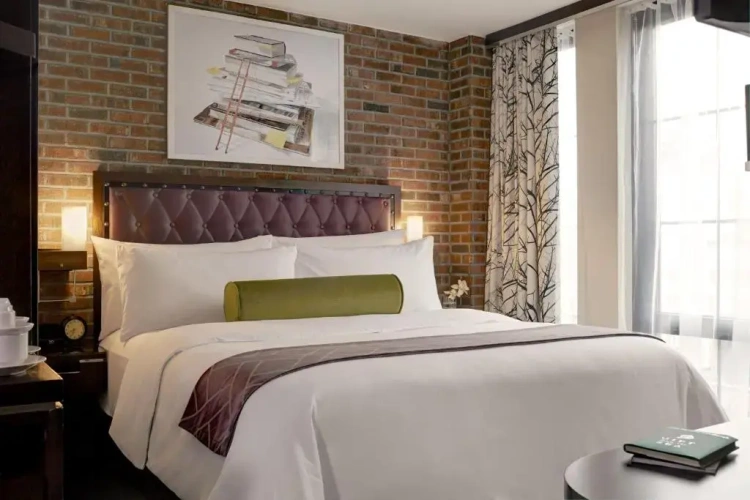 Archer Double room with Empire View