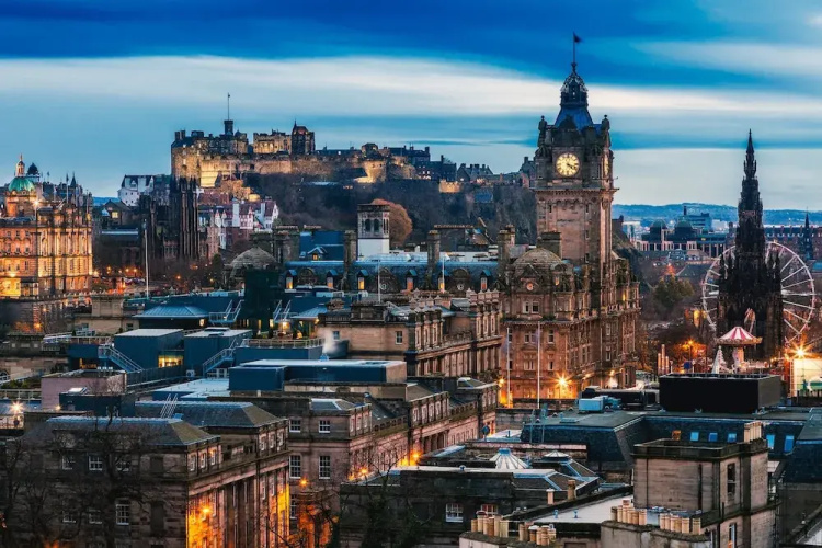 2 Bedroom Edinburgh Apartment