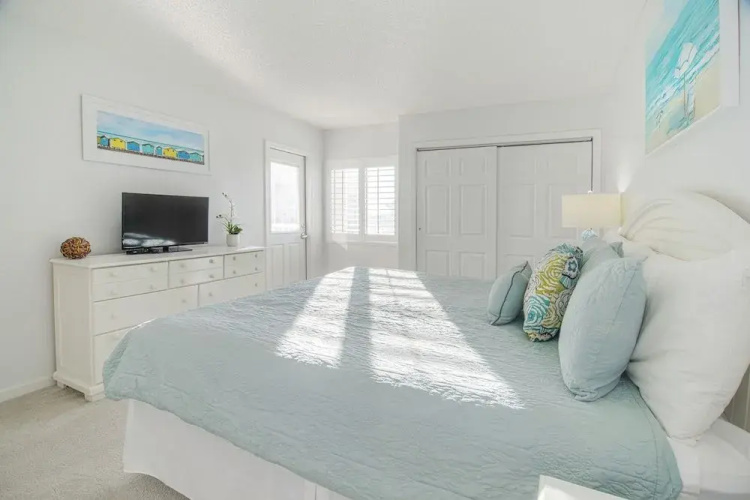 Gulf Shore Condo #105 - 2 Br condo by RedAwning