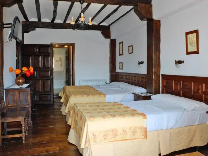 Standard Triple room