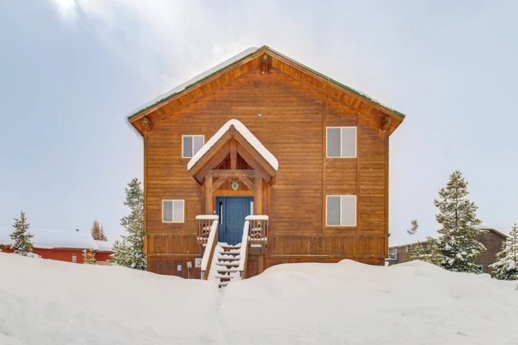 5 Bedrooms Cottage