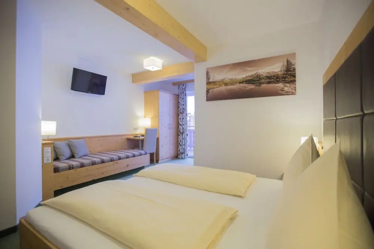 1 Bedroom Standard Double room with balcony and with mountain view