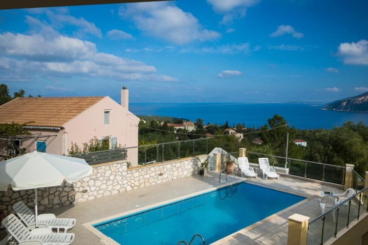 3 Bedrooms Villa