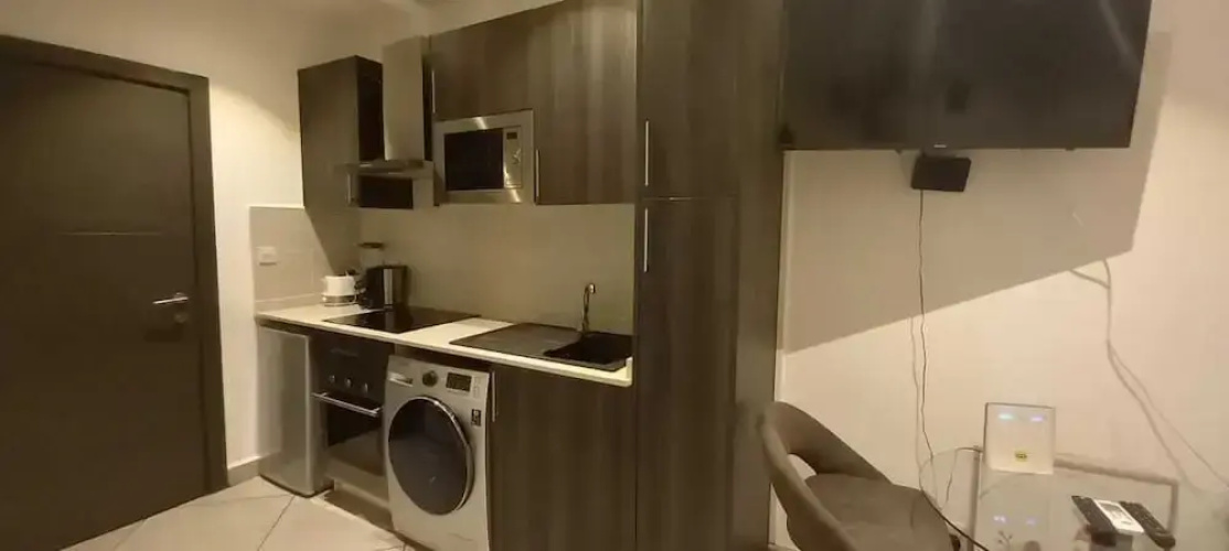 Bizzi studio ad Legationis Hortos