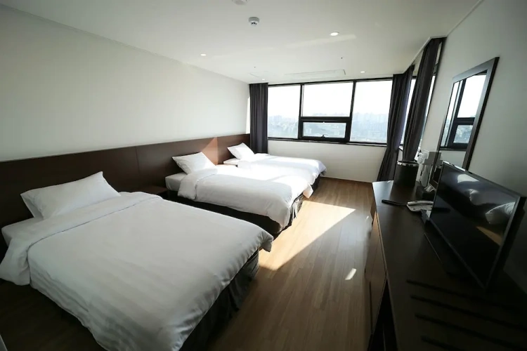 Standard Triple room
