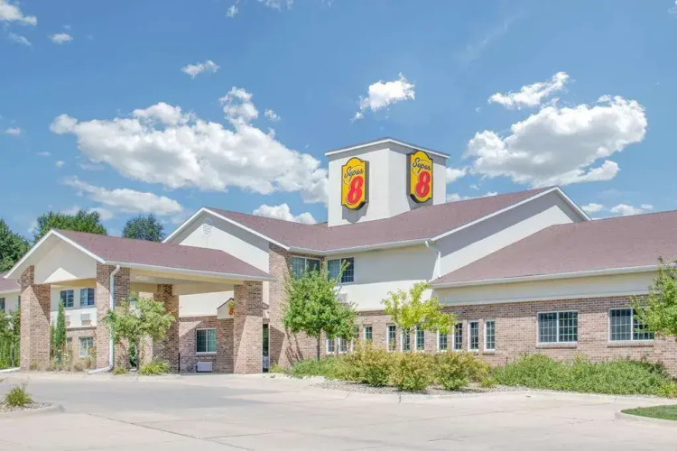 Super 8 By Wyndham Cedar Falls Ia - University - Cedar Falls, IA