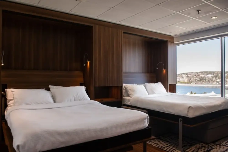 Superior Quadruple room with city view