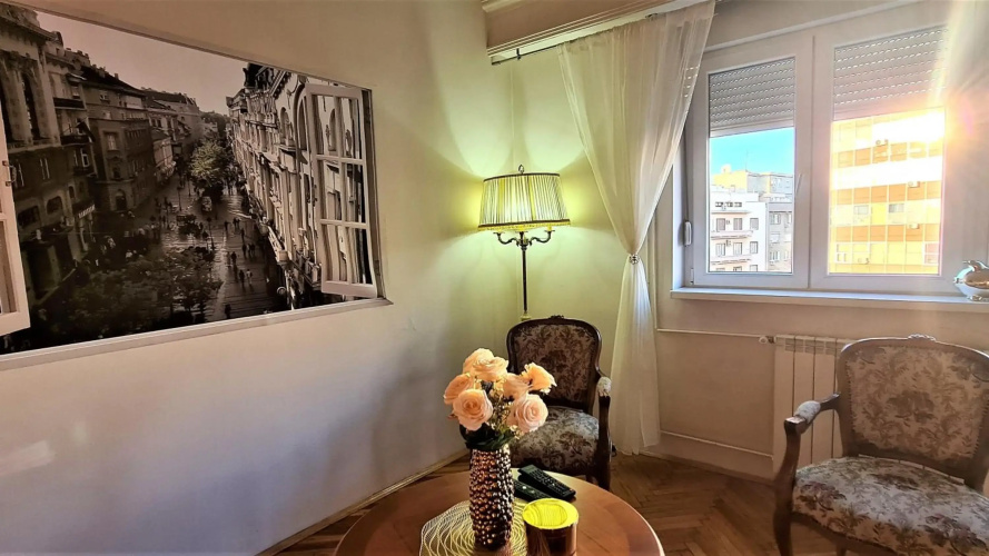 Windows City Apartment