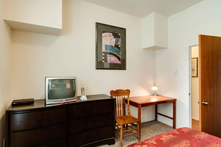 Maple Leaf Manor Suites