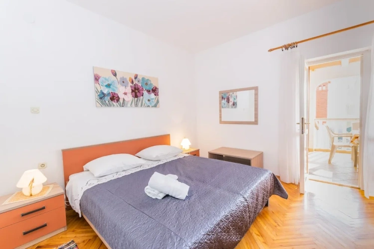 4 Bedrooms Apartment with balcony