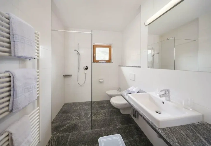 Standard Twin room with balcony