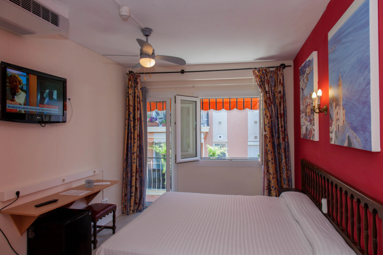 Twin room with balcony