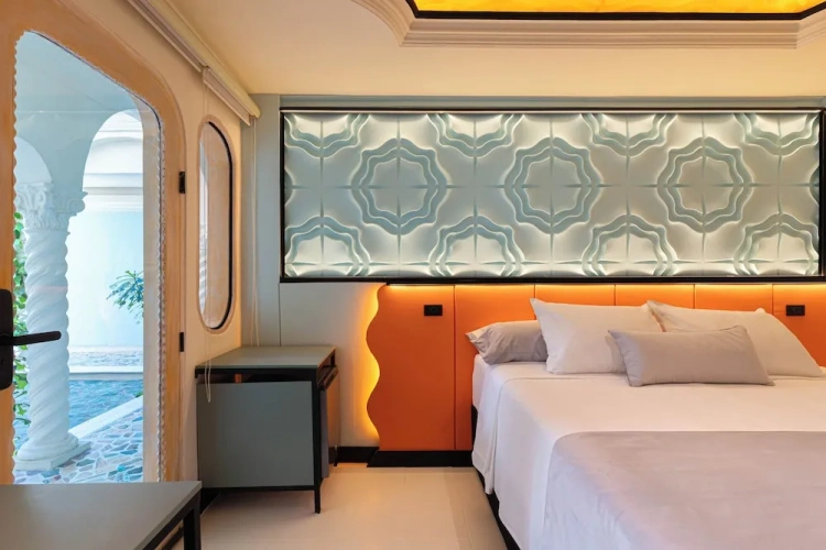 Deluxe Triple room with courtyard view