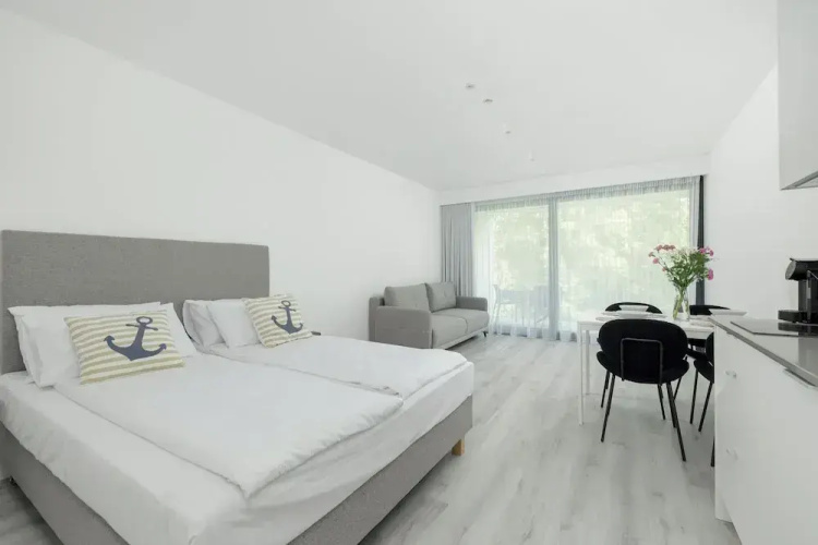 Air-conditioned Studio for 4 by Renters