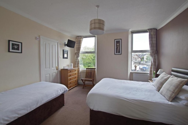 Standard Triple room