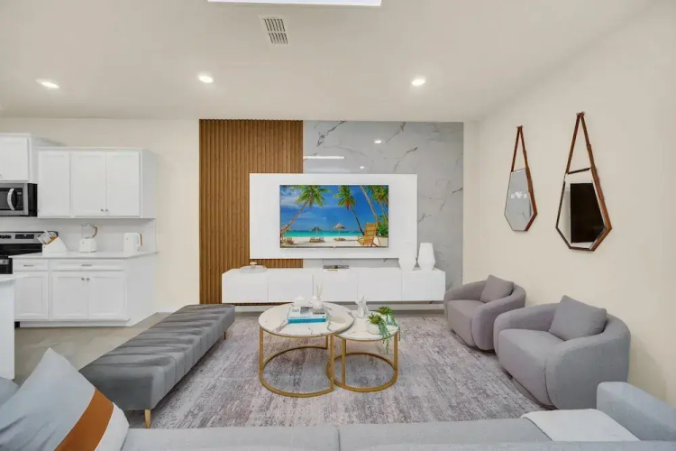 Chic 10br Retreat With Themed Rooms Pool