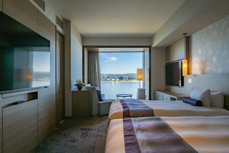 Executive Twin room with lake view