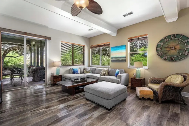 Beautiful Townhome - Great Location & Amenities - Vrkcv