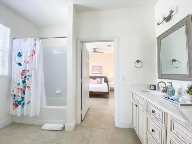 Penthouse Gem 3 Bedroom Condo by Redawning