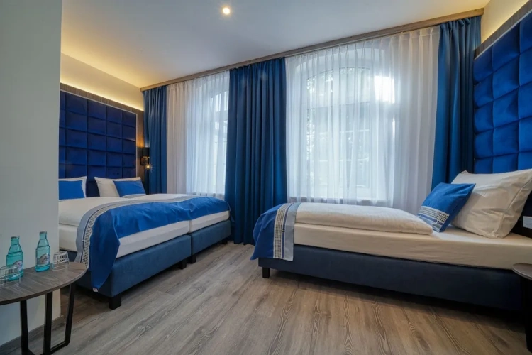 Standard Triple room