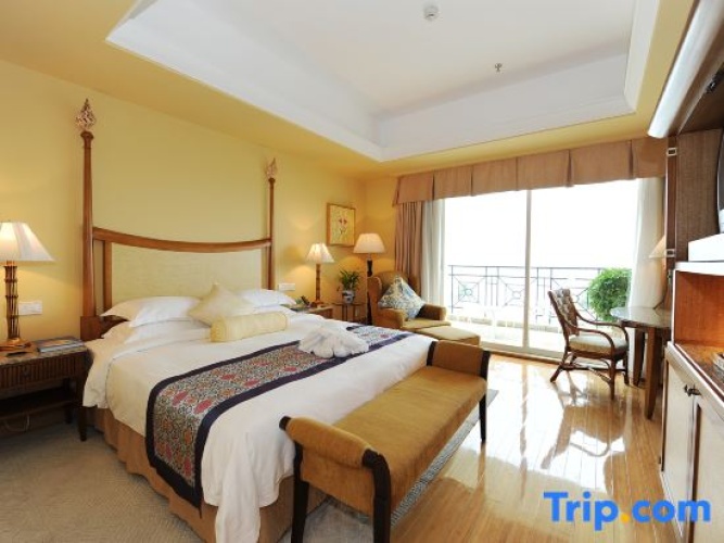 2 Bedrooms Suite with garden view