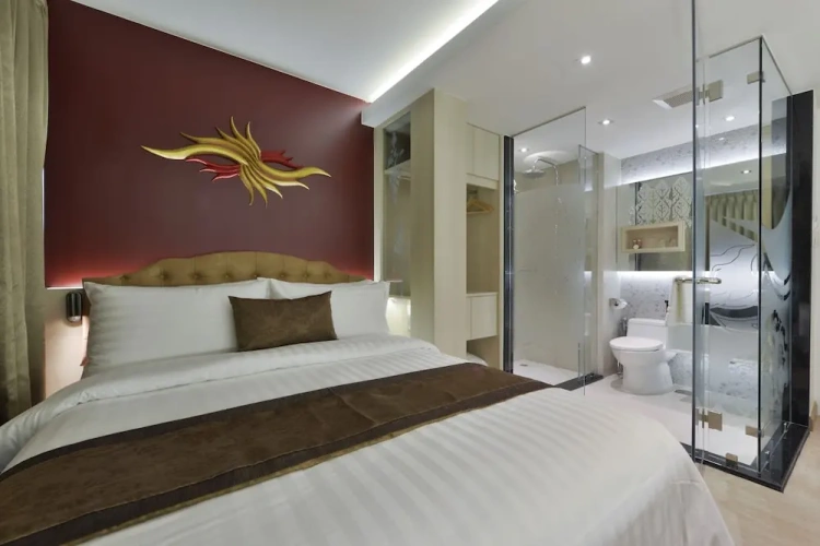 Deluxe Double room with city view