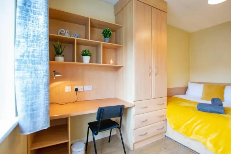 4 Bedrooms Cottage