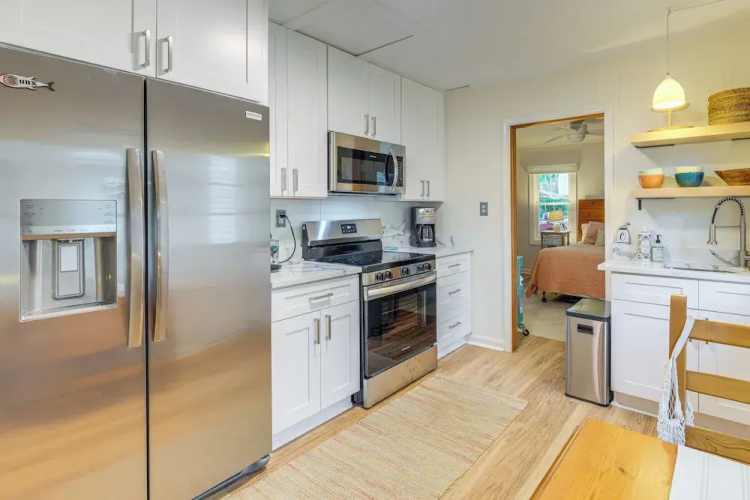 Cozy Cottage Just 2 Blocks From the River!