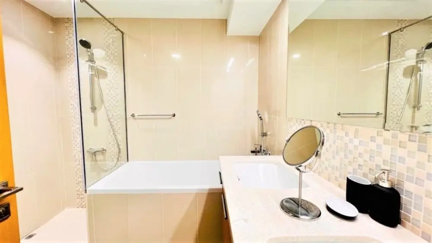 2 Bedrooms Apartment