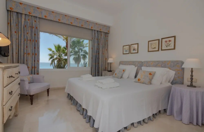 Super Front Line Location Apartment - Heated Pool