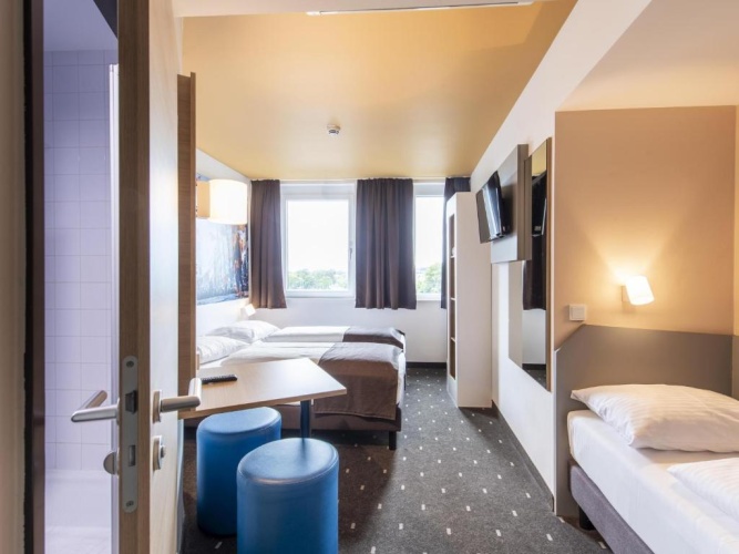 Standard Triple room