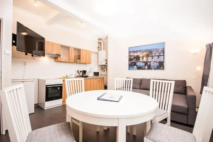 2 Bedrooms Apartment