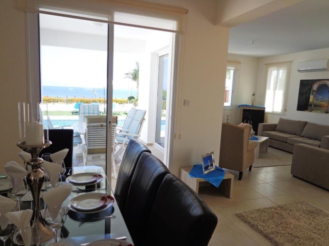 3 Bedrooms Villa
