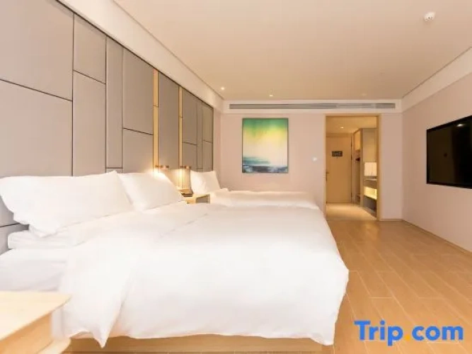 Standard Double room with street view