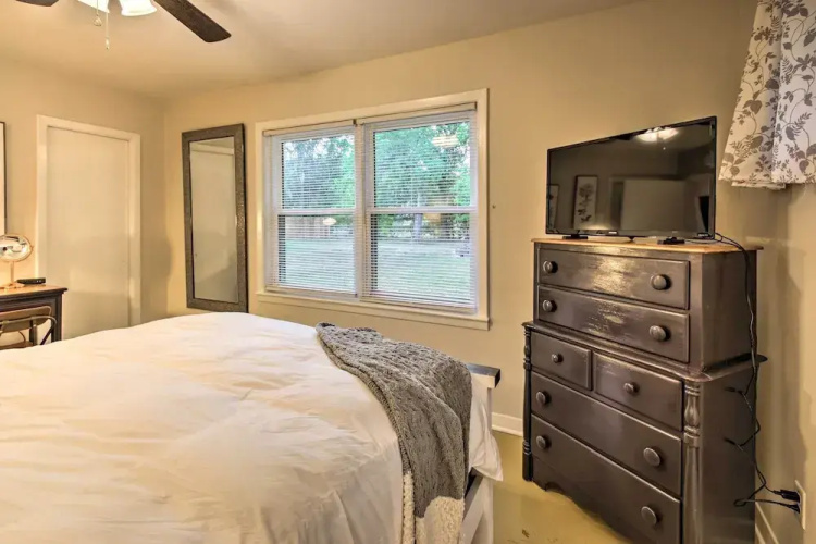 Lovely Tomball Home < 1 Mi to Dtwn + Pool Access!