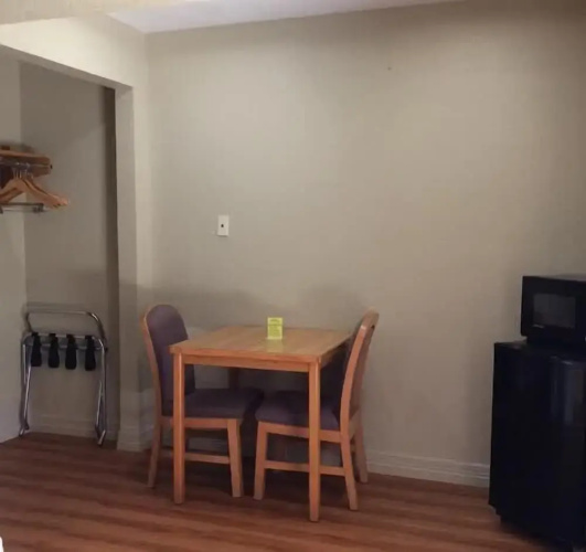 Stratford House Inn and Suites