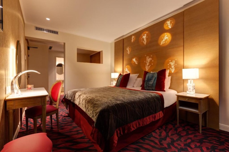Standard Triple room