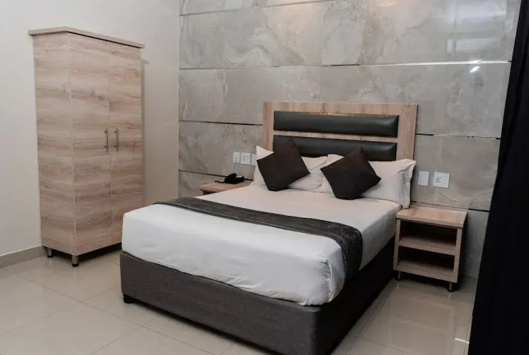 Bayside Hotel 116