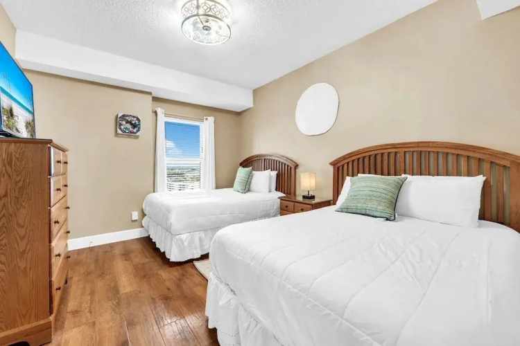 Twin Palms 1601