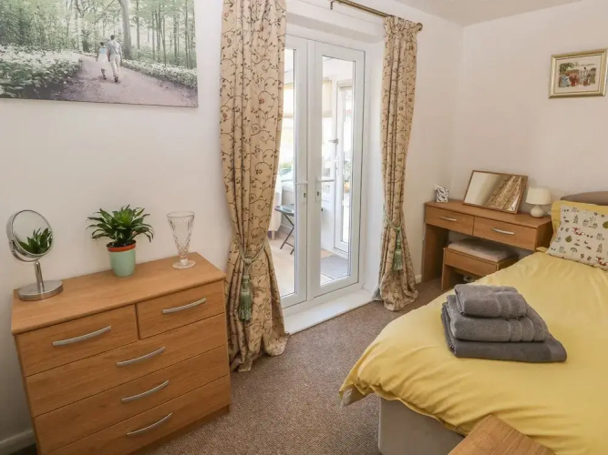 Bumble Bee Cottage