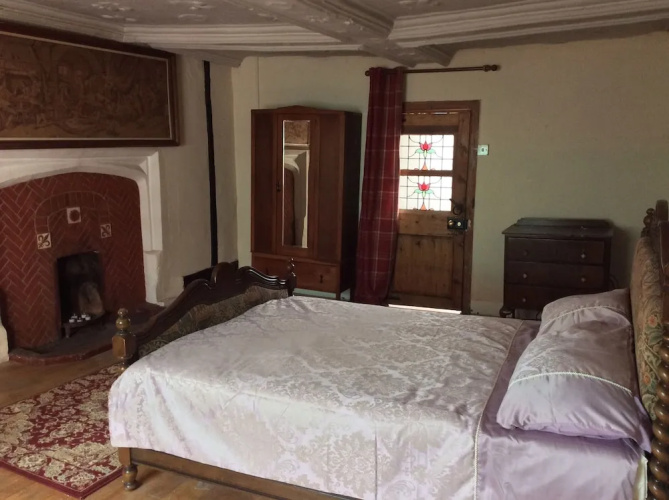 Swan house
