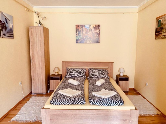 2 Bedrooms Apartment