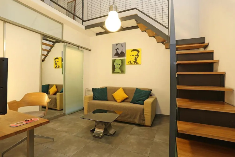 Mr. Frills Apartment