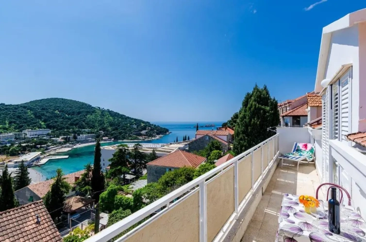 2 Bedrooms Apartment with balcony and with sea view