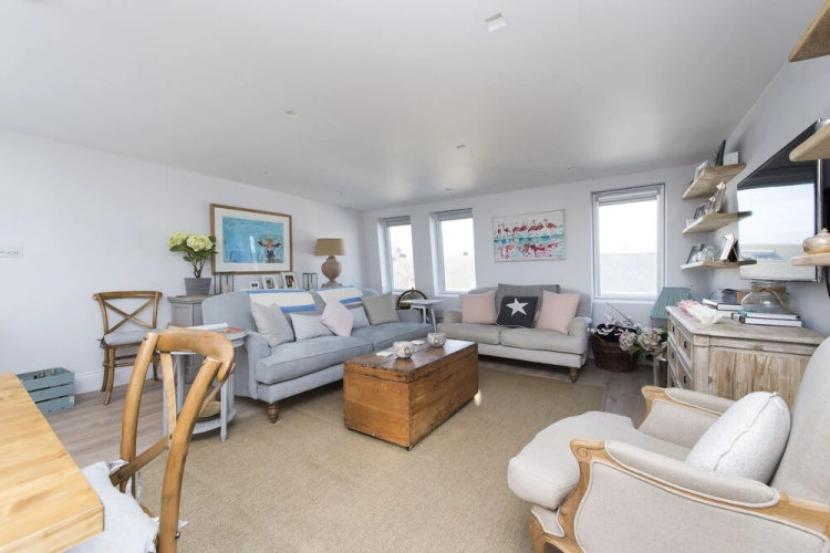 Beautiful 2BR Split Level Fulham Apartment