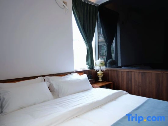 Family Suite with courtyard view