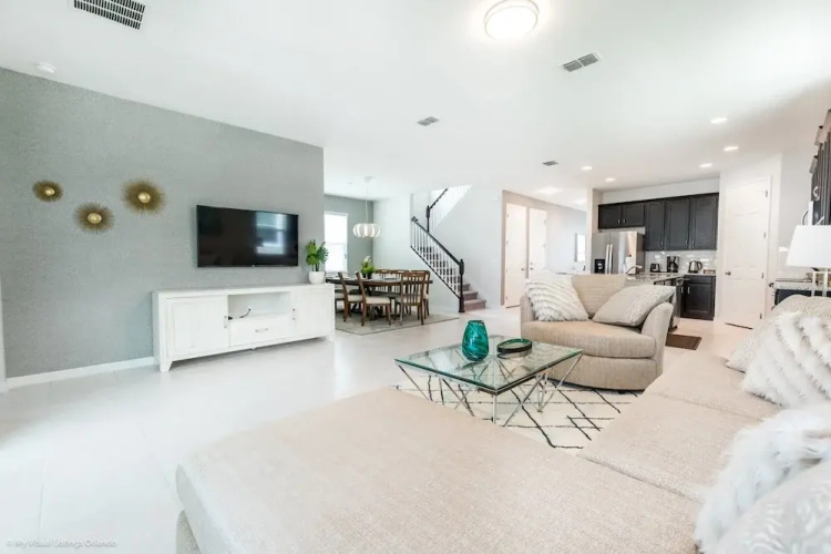 7 Bed 5 Ba Villa with Games, Pool & Spa